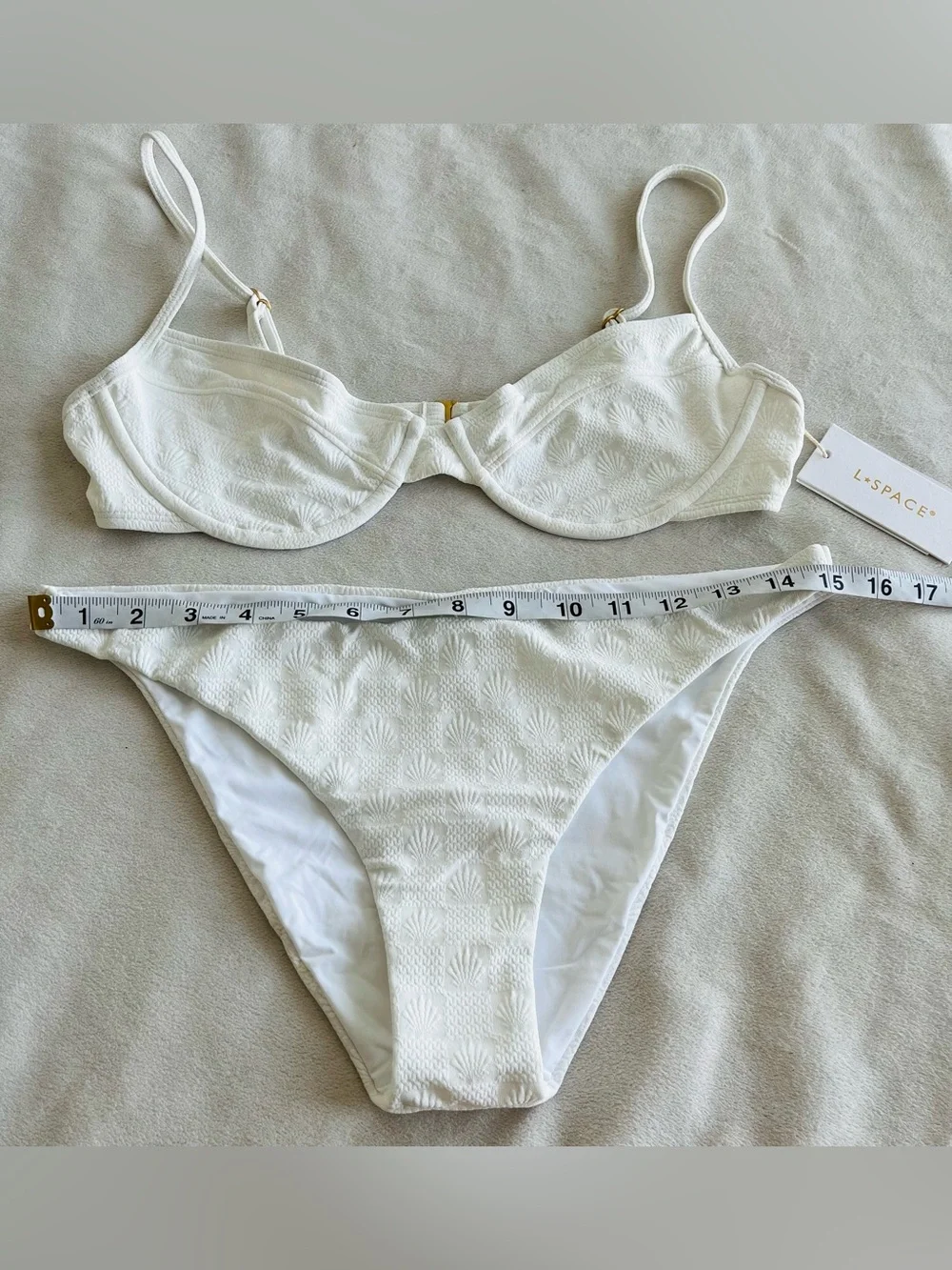 L*Space Bikini Set Missy Underwire Top & Camacho Bottom White Seashells L/XL
